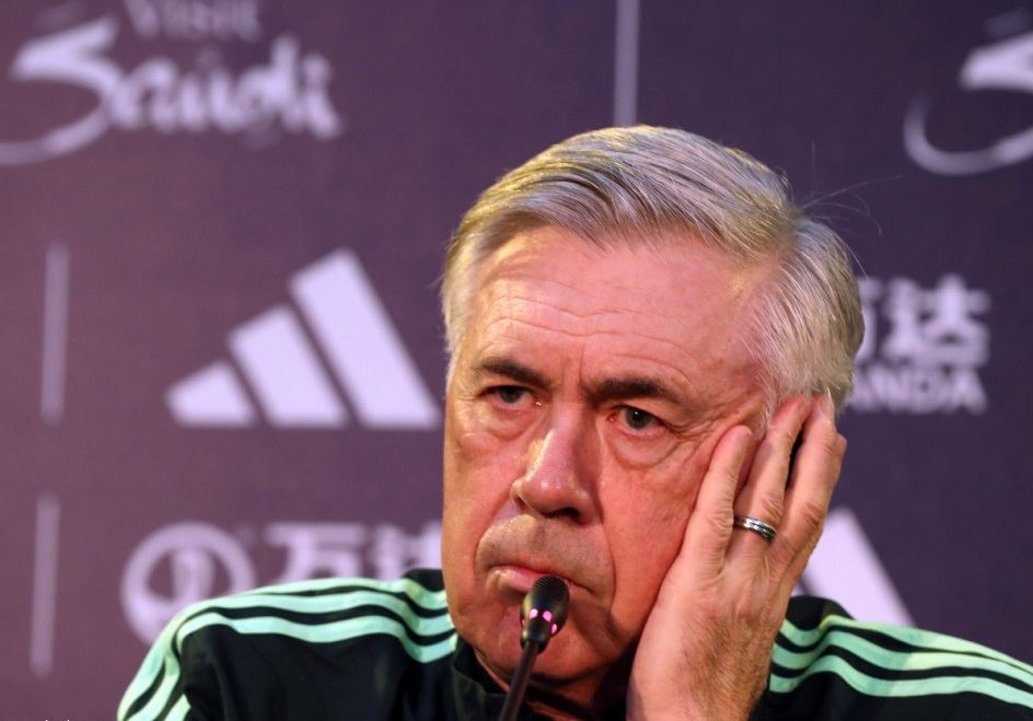 ئەنچیلۆتی بۆ یاریی چێڵسی هۆشداری دەداتە یاریزانەکانی