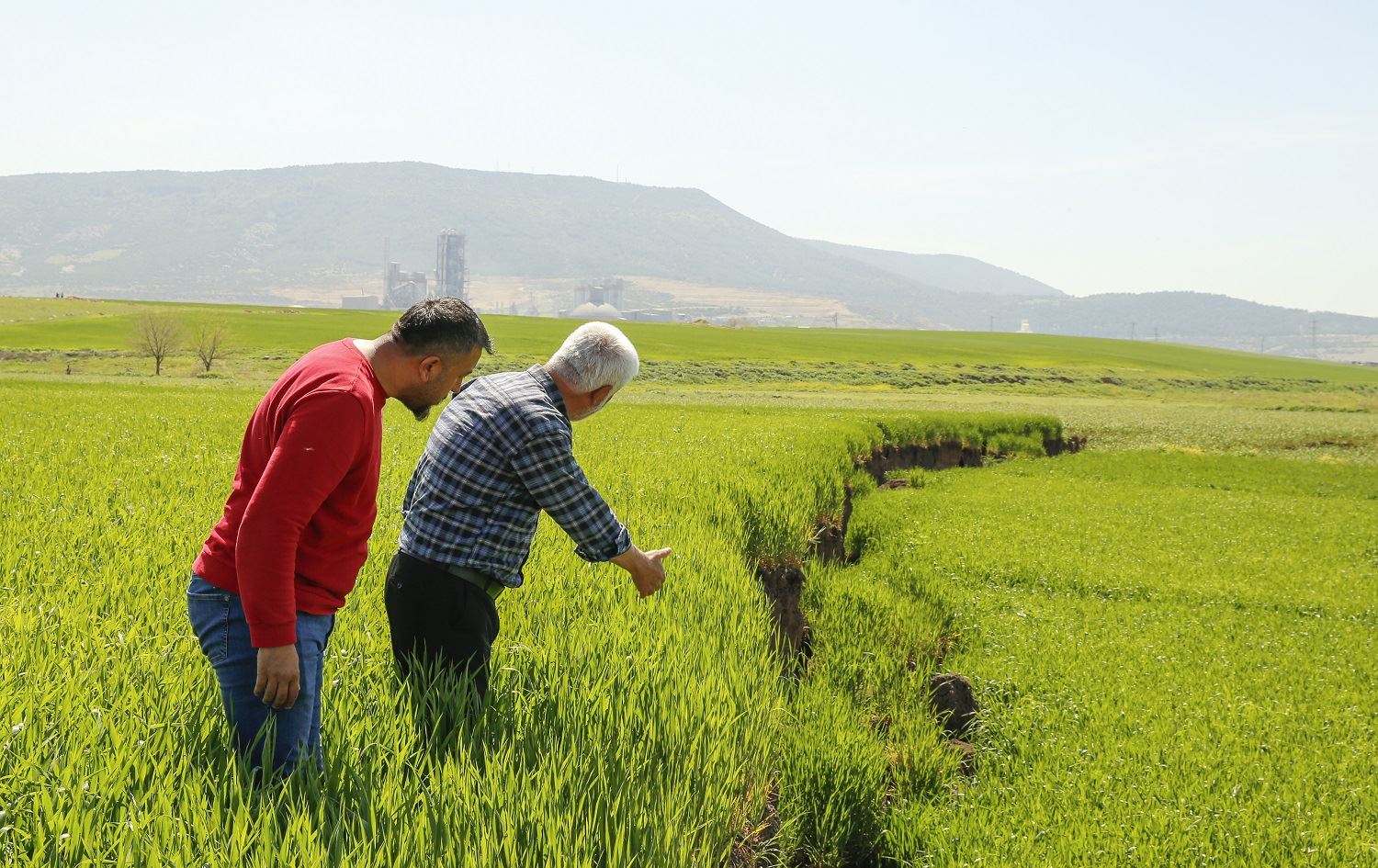 Cotkarên  Mereşê ji ber hêla erdhejê nikarin zeviyên xwe av bidin