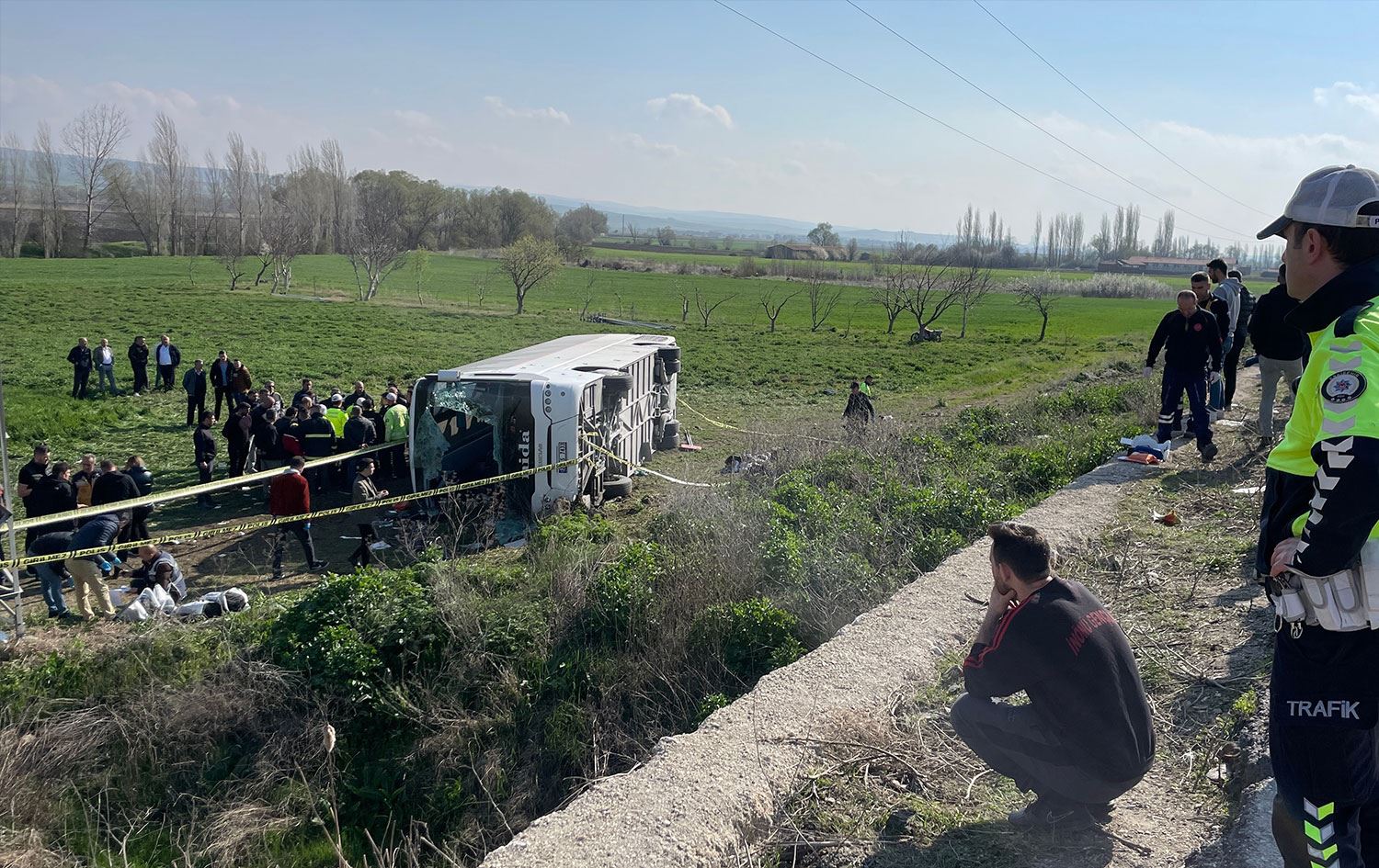 Fabrika işçilerini taşıyan otobüs devrildi: 3 ölü, 31 yaralı