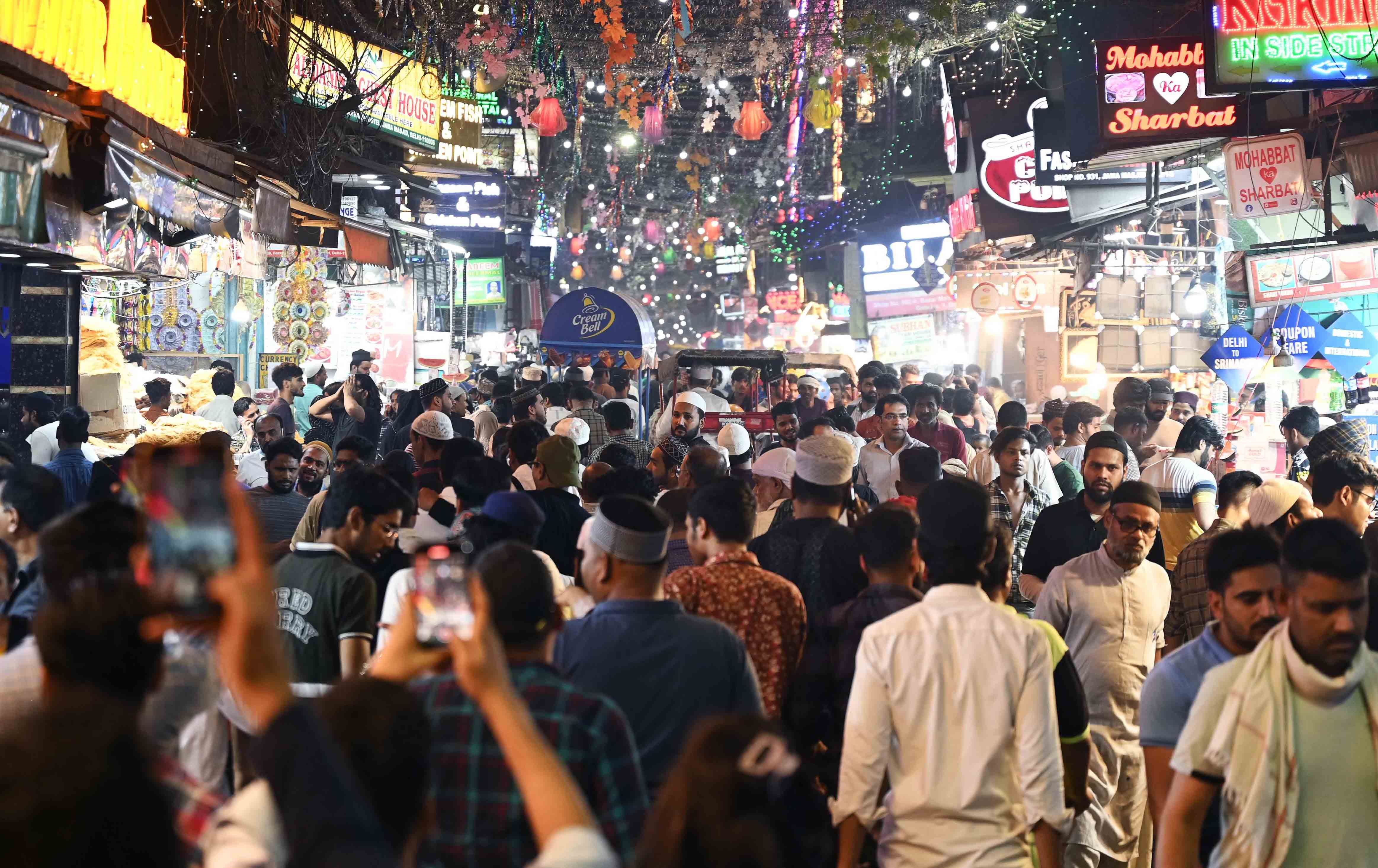 پێشبینیی دەکرێت نێوەڕاستی ئەمساڵ هیندستان لەڕووی ژمارەی دانیشتووانەوە ببێتە یەکەم
