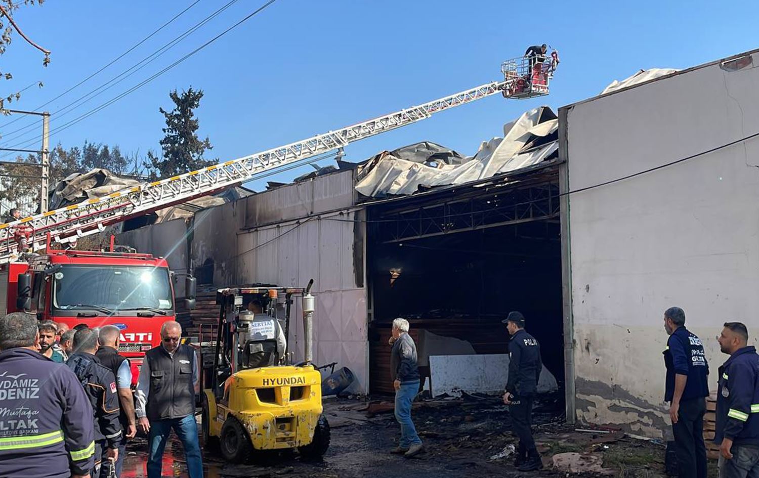 Li Mêrsînê agir bi kargehekê ket: 4 kes mirin