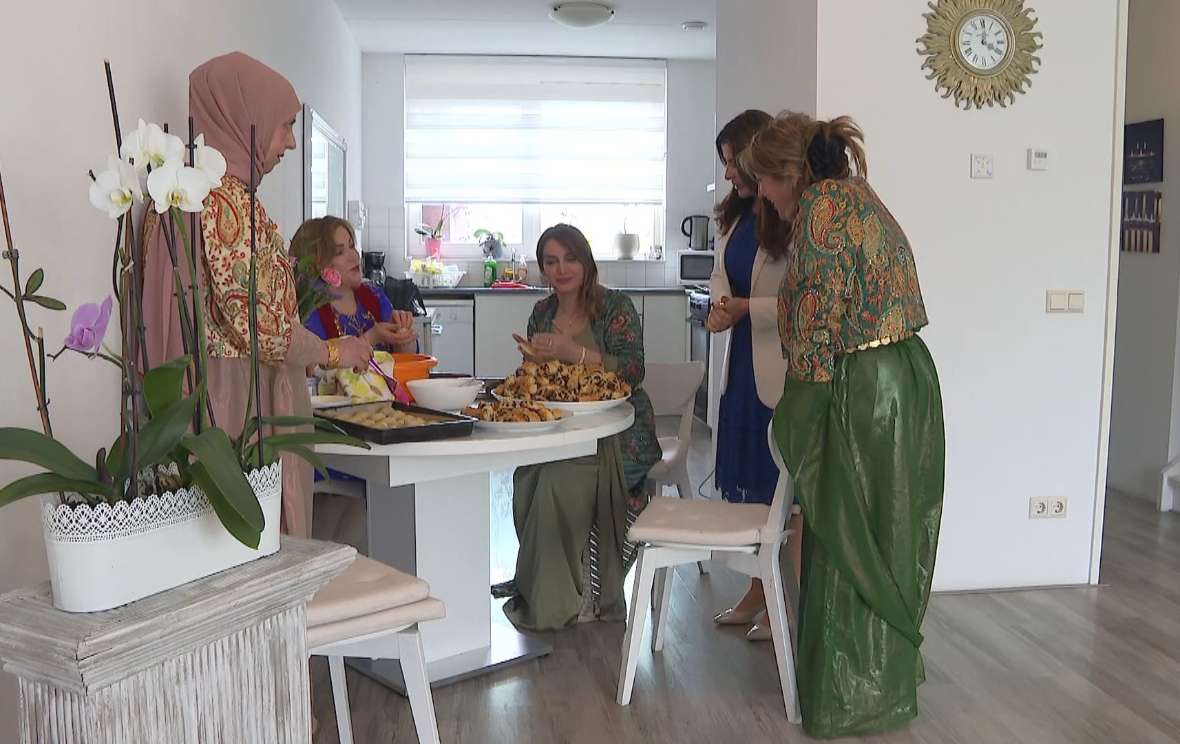 خێزانێکی کورد لە هۆڵەندا چەندین کیلۆ کولیچەیان بۆ جەژن دروستکردووە