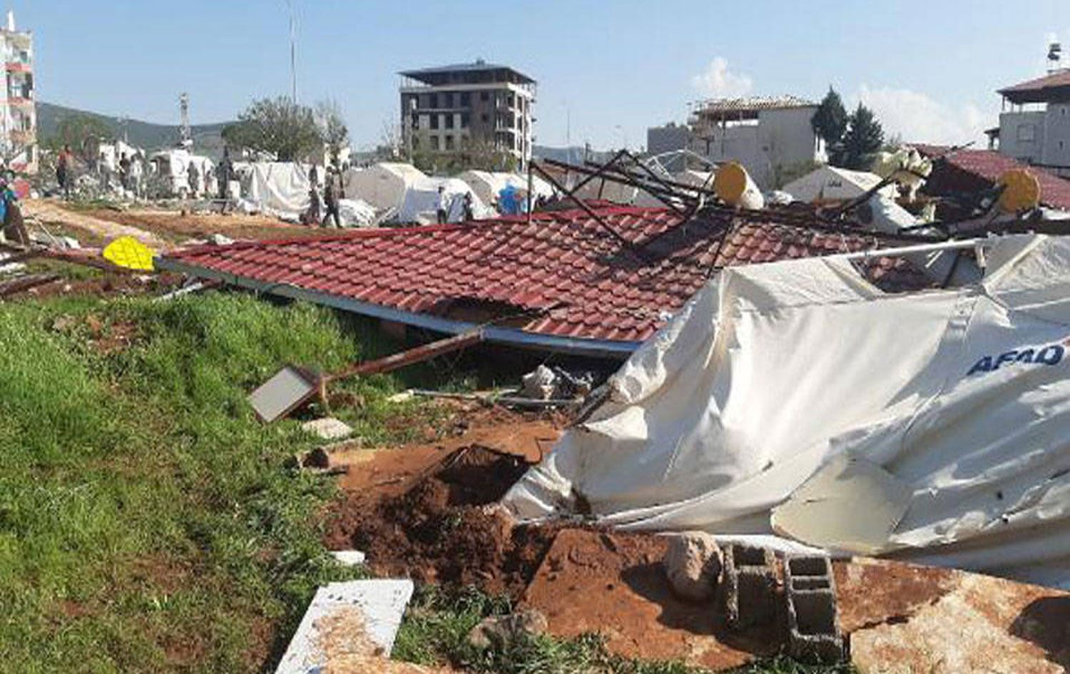 Maraş'ta hortum: Ölü ve yaralılar var