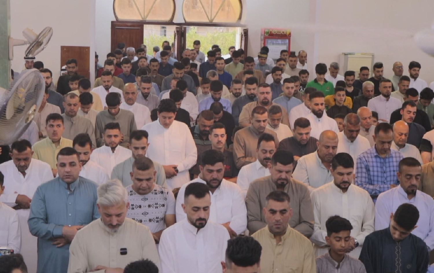 گوتار و نوێژی جەژن لە مزگەوتێکی ناشڤێڵ