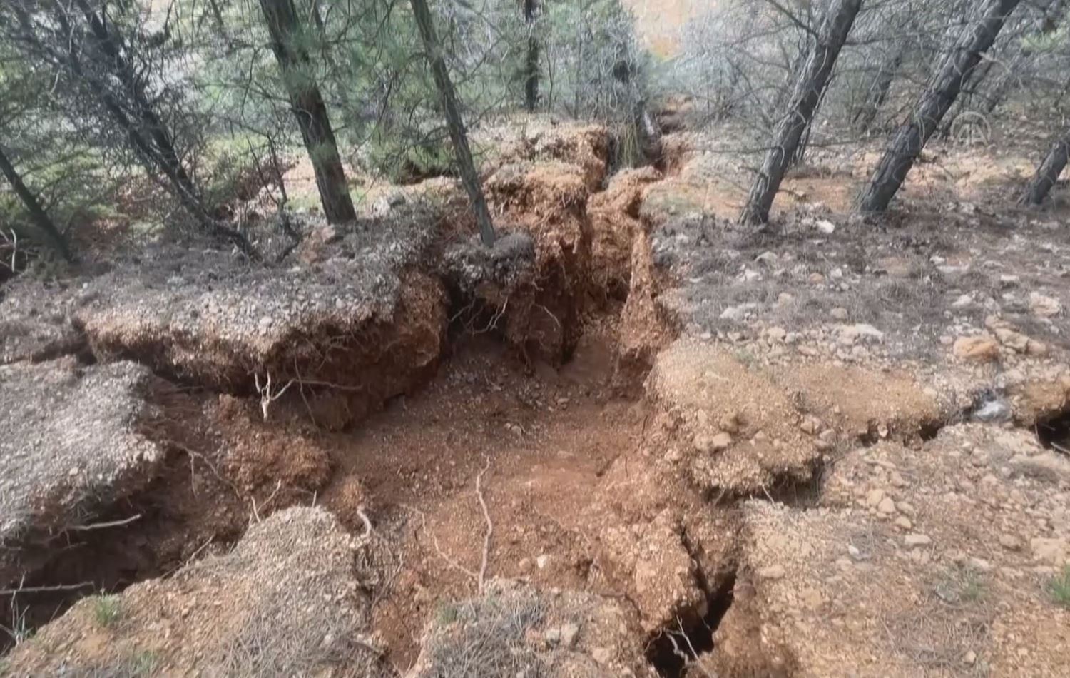 دروستبوونی درزێک بەهۆی بوومەلەرزە، زیانی بە کشتووکاڵی مەڕەش گەیاندووە
