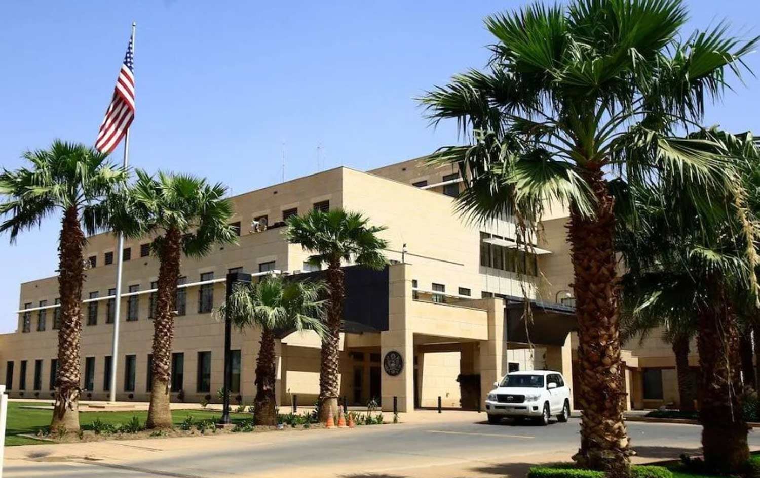 Amerîka balyozxaneya xwe ya li Sûdanê digire