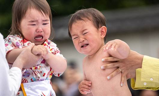 اليابان.. مهرجان "سومو بكاء الأطفال" يعود بعد توقف بسبب كورونا