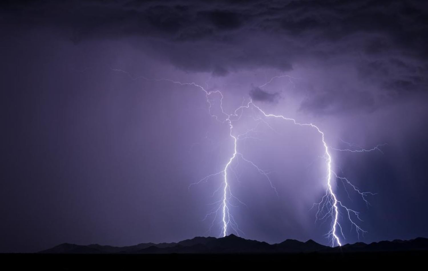 لە رۆژهەڵاتی کوردستان سێ کەس بە هەورەبرووسکە گیانیان لەدەستدا