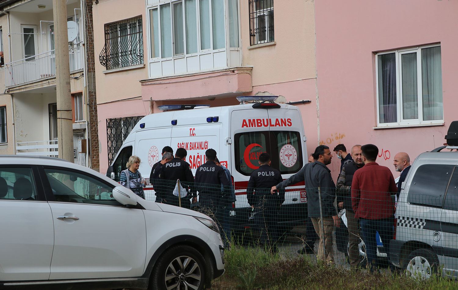 Genç kız, erkek arkadaşının evinde ölü bulundu