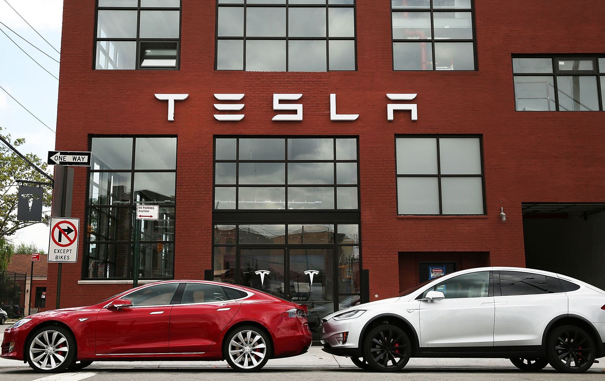 ئەنجوومەنی نیشتمانیی کرێکارانی ئەمریکا: تێسلا رێگە بە کارمەندانی نادات ناڕەزایی دەرببڕن