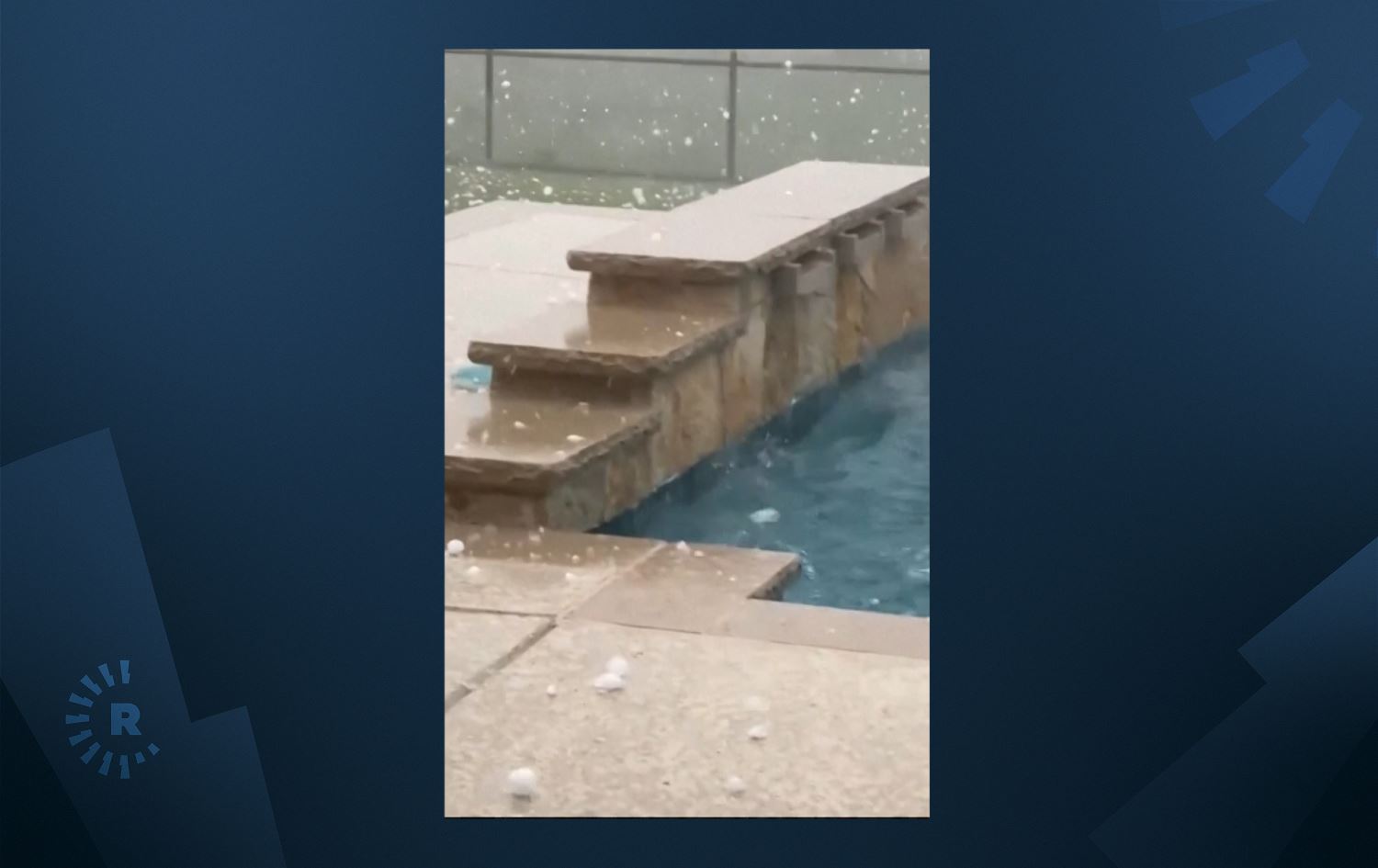 ڤیدیۆ.. تەرزەیەک لە تێکساس دەبارێت هێندەی تۆپی تێنس دەبێت