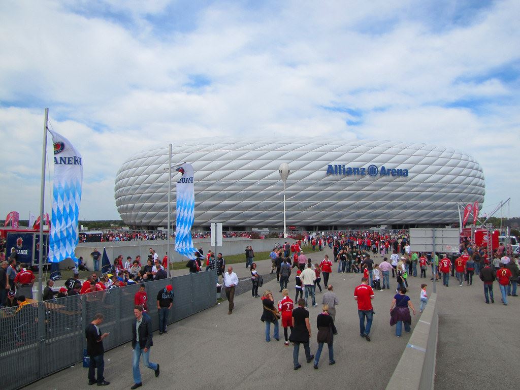 پۆلیسی ئەڵمانیا هەڵیکوتایە سەر یاریگەی بایرن میونشن