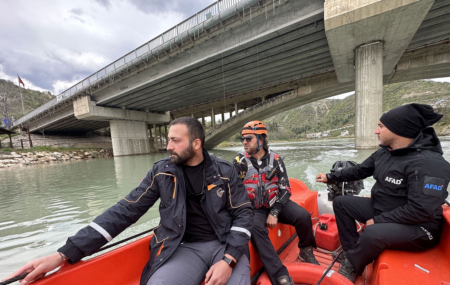 Dersim'de 3 genci arama çalışmaları güçlükle yürütülüyor