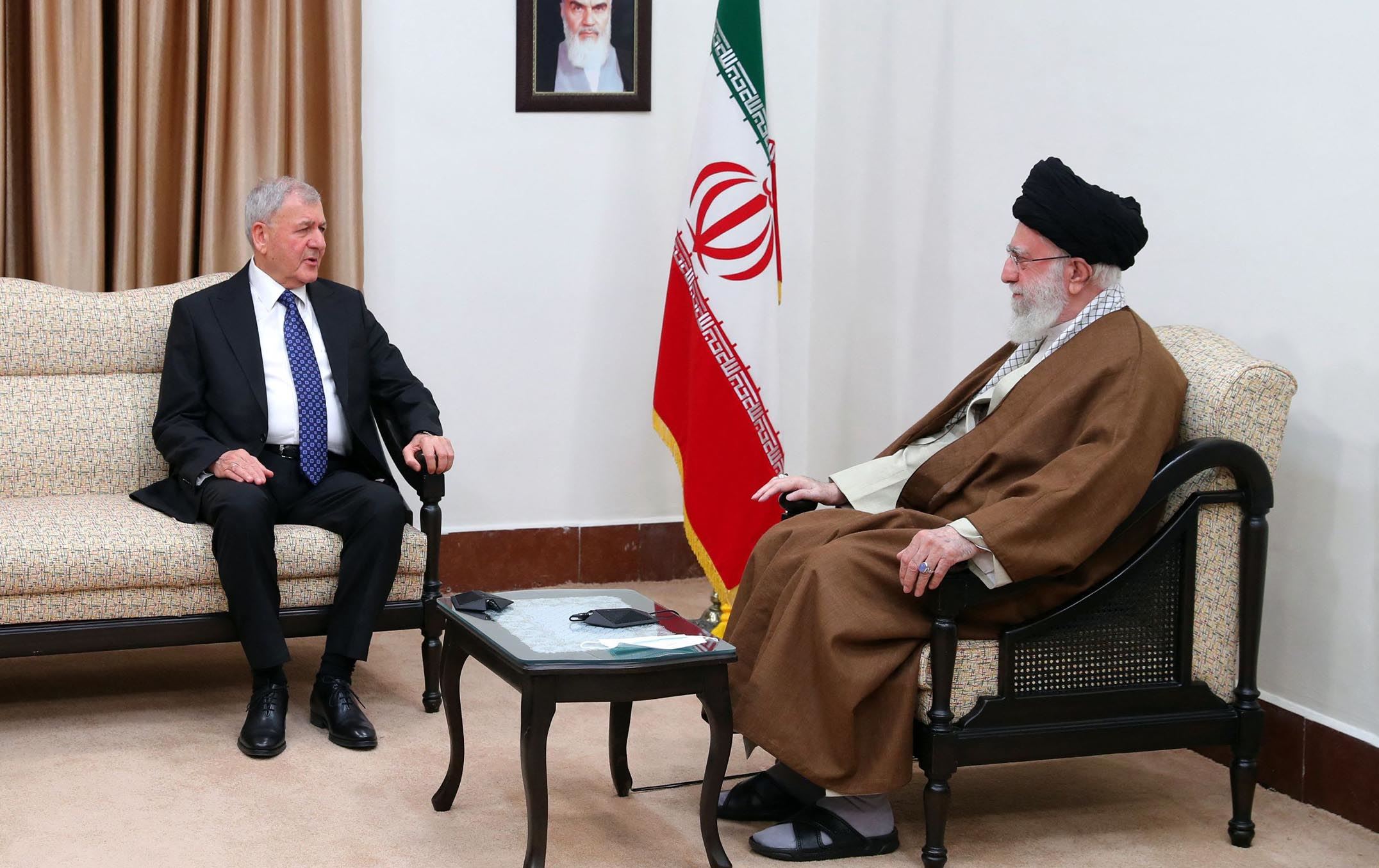 خامنەیی: بوونی یەک سەربازی ئەمریکیش لە عێراق زۆر زۆرە