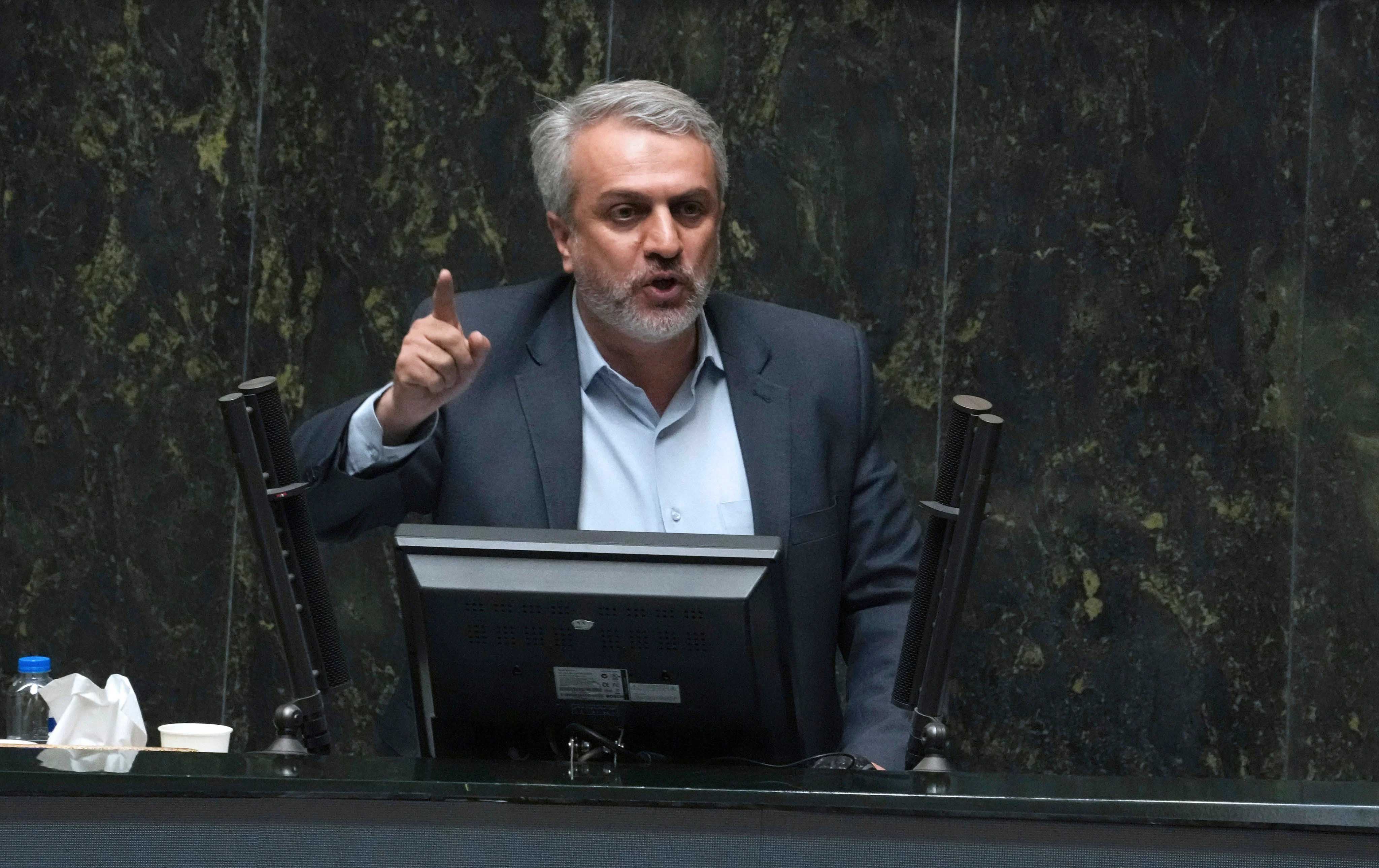 پەرلەمانی ئێران متمانەی لە وەزیری پیشەسازی و بازرگانی وەرگرتەوە