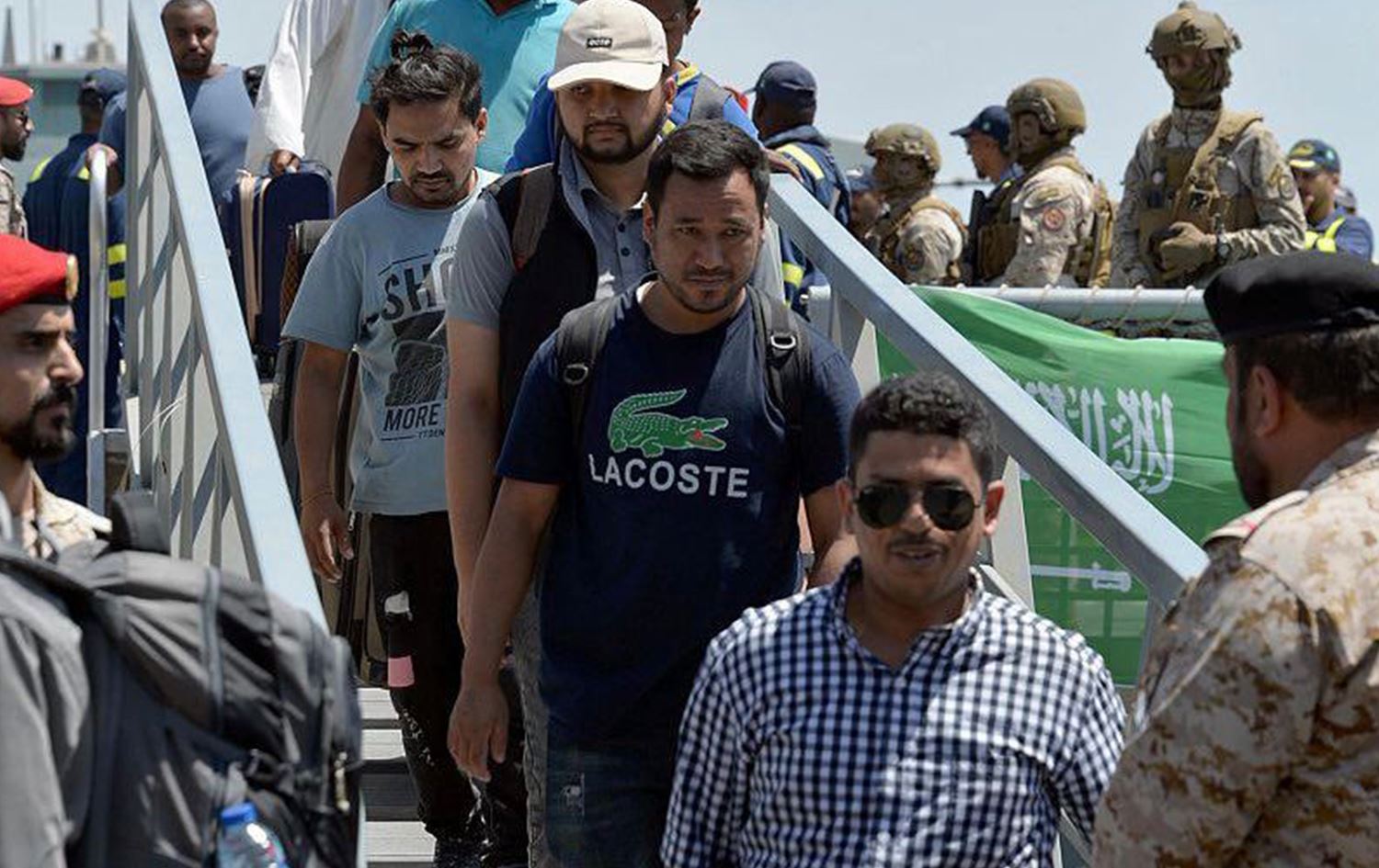 اجلاء 19 عراقياً من السودان الى جدة