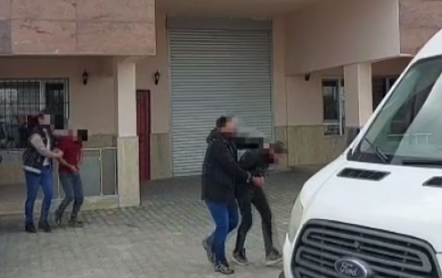 Li Wanê 2 kes bi îdîaya qaçaxçîtiya koçberan hatin girtin