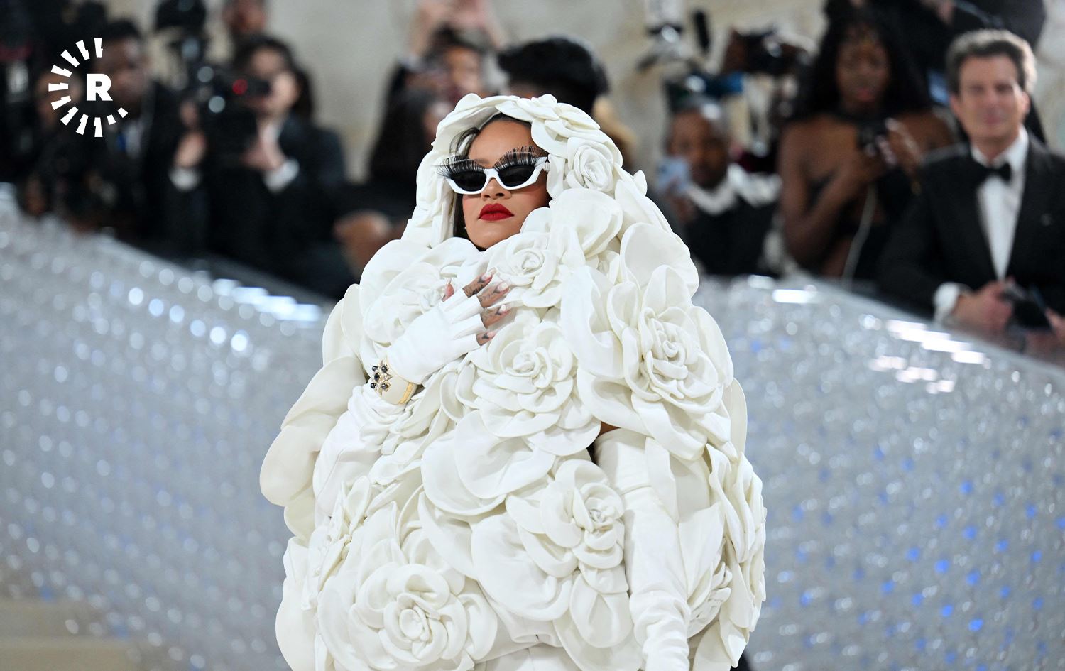 هونەرمەندانی جیهان بە جلوبەرگی سەرنجڕاکێش لە مێت گالا دەرکەوتن