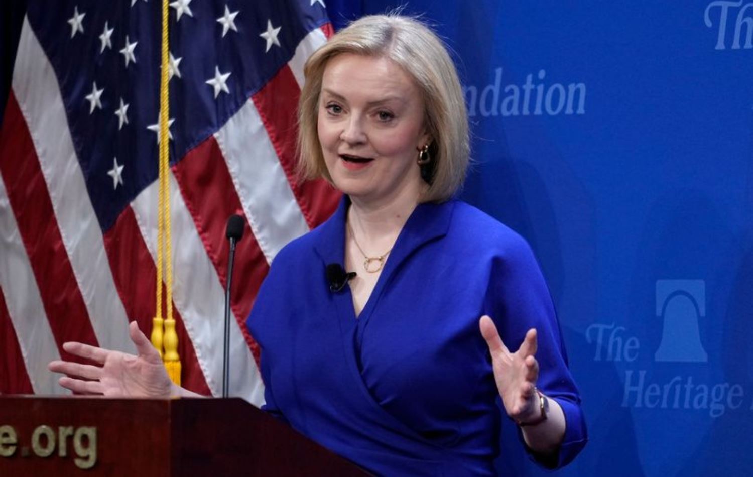 سەرۆکوەزیرانی پێشووی بەریتانیا بە بردنی نەعل و بەفیڕۆدانی پارە تۆمەتبار دەکرێت