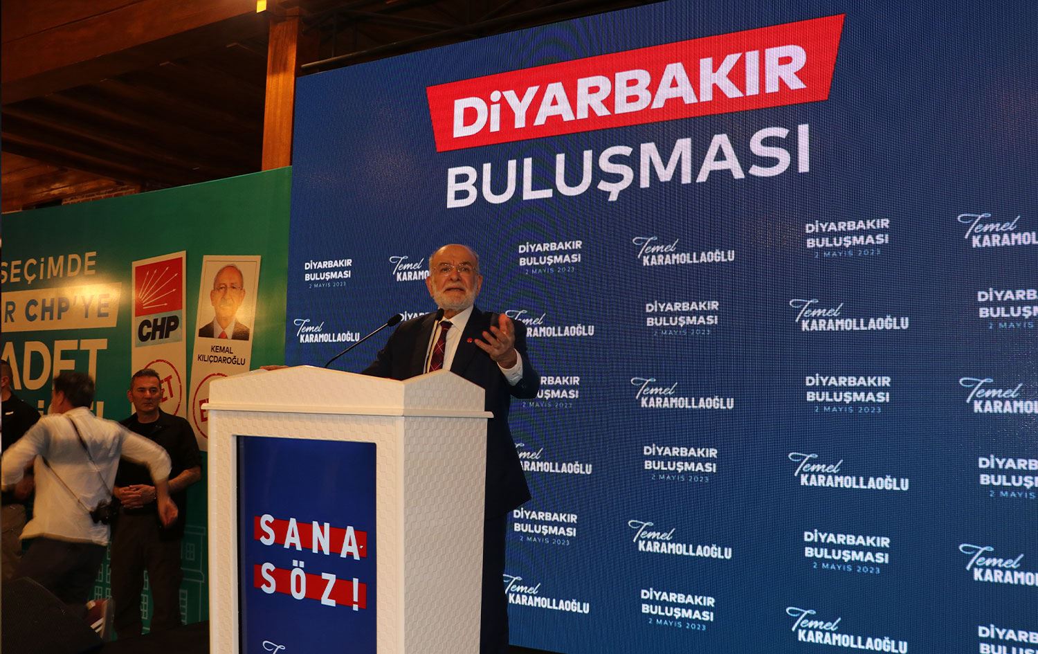 Karamollaoğlu: Okullarda anadilin mutlaka öğretilmesine ihtiyaç var