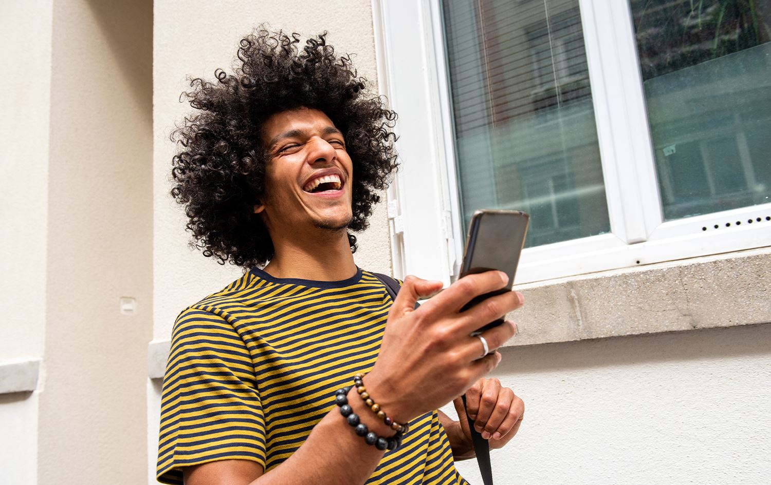 پزیشکێکی دەروونی: پێکەنین شەکری خوێن و ئازار کەمدەکات