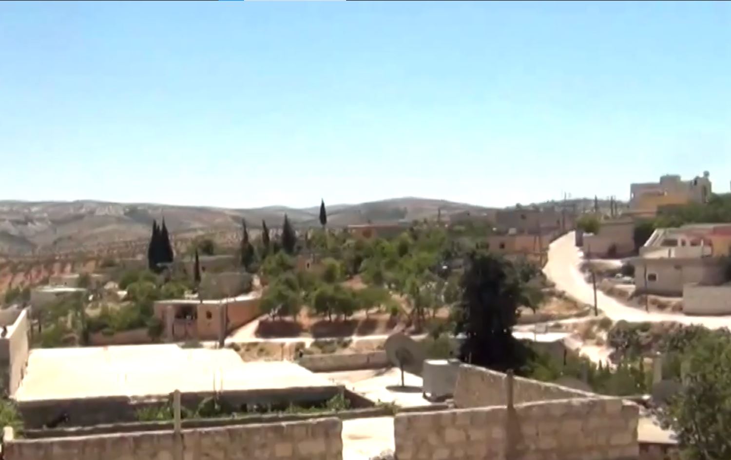 Efrîn: Grûpên çekdar bacê ji kesên ku vedigerine warên xwe distînin