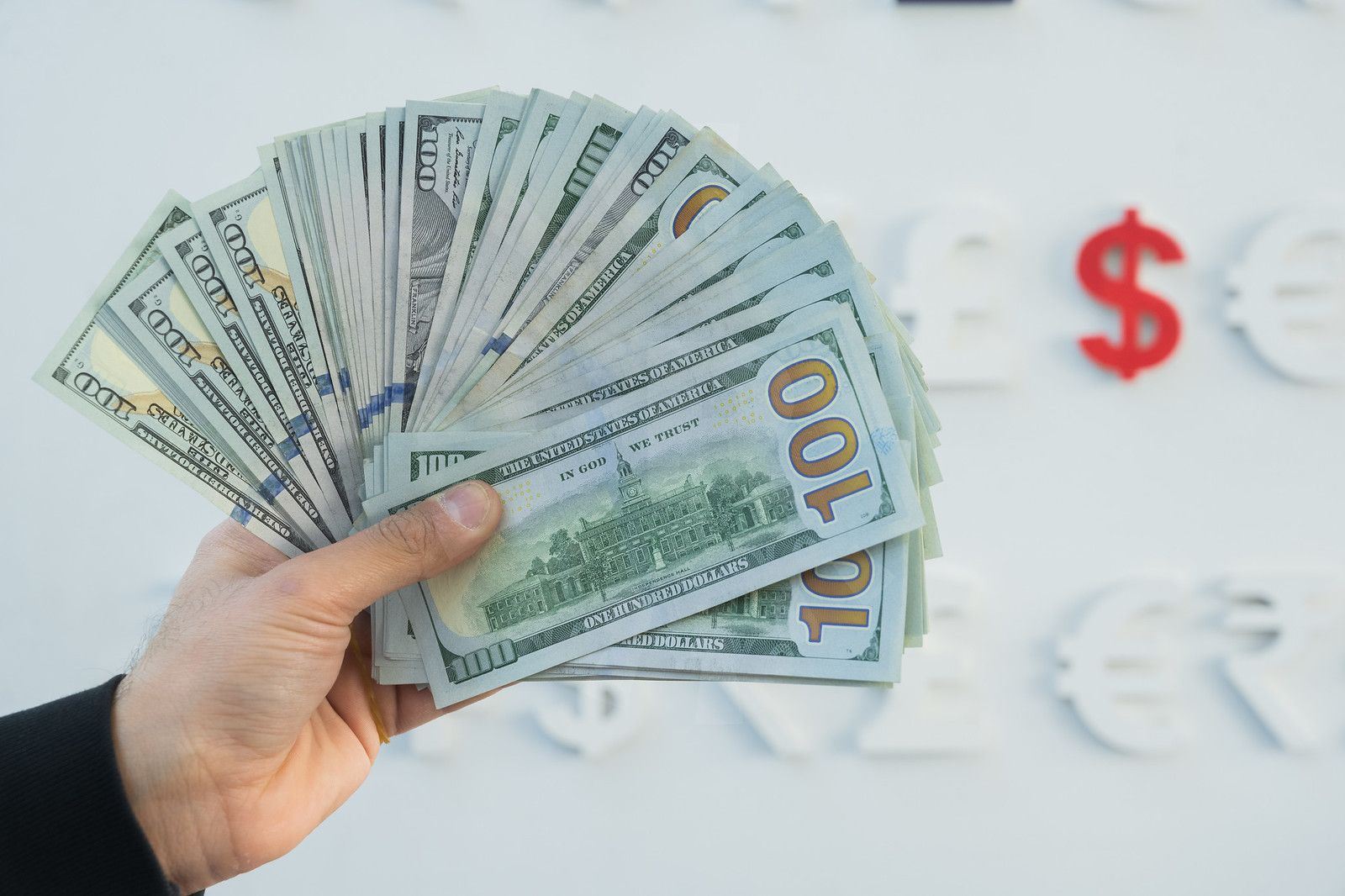 بەهای دینار دابەزی و 100 دۆلار بە 146 هەزار دینارە