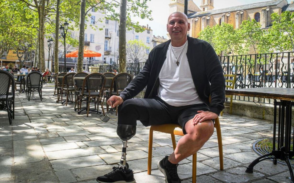 یاریزانێکی فەرەنسی رووی ناشیرین و نامرۆڤانەی تۆپی پێ ئاشکرادەکات