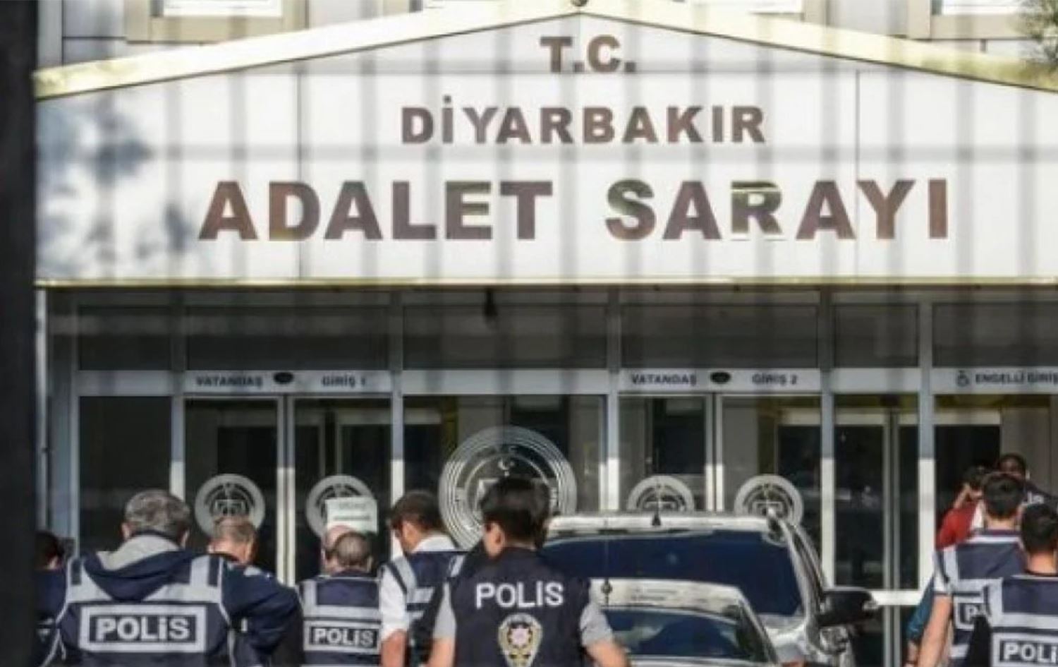 Di çarçoveya operasyona Amedê de parêzerekî din hat girtin