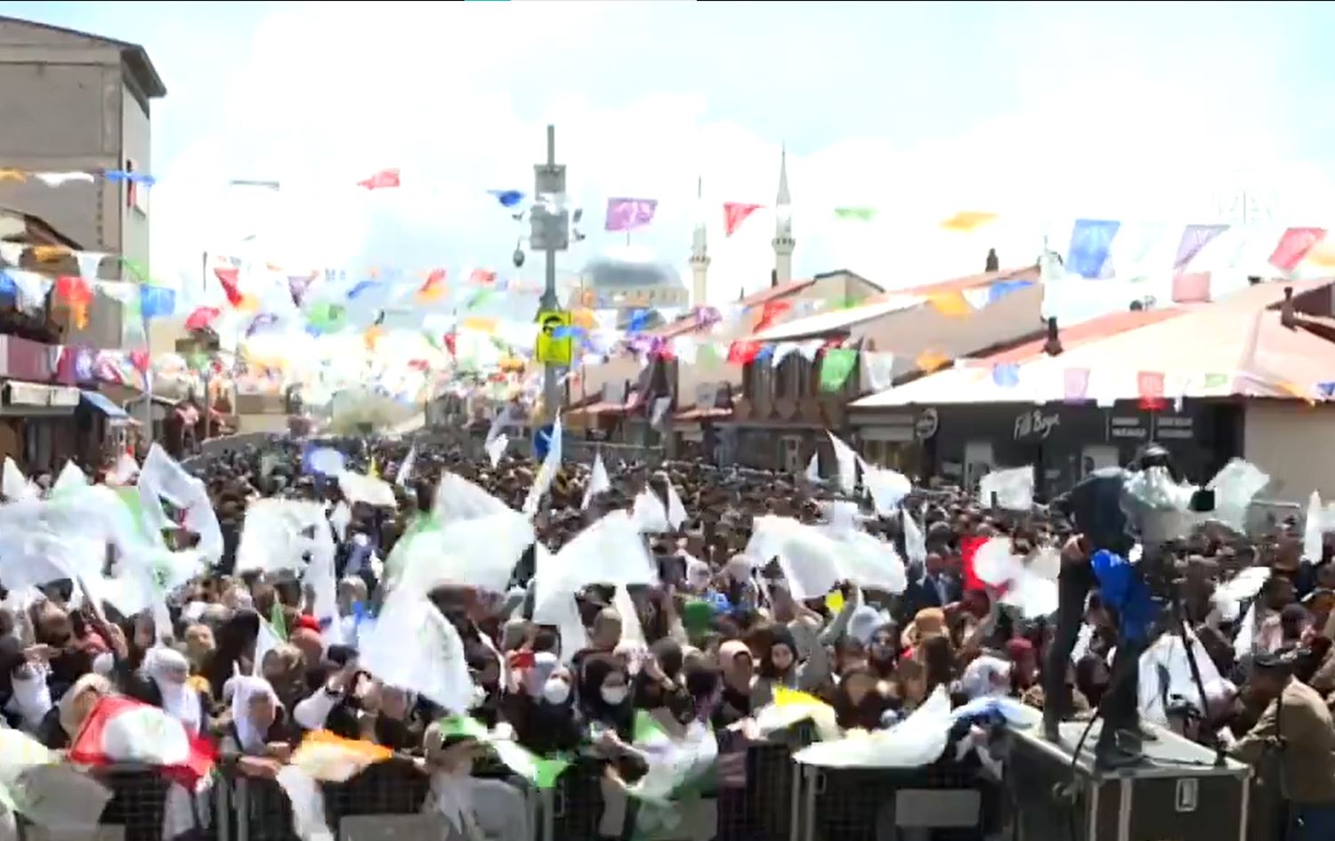 Berpirsên partiyên siyasî girîngiyeke zêde didin dengên Kurdan