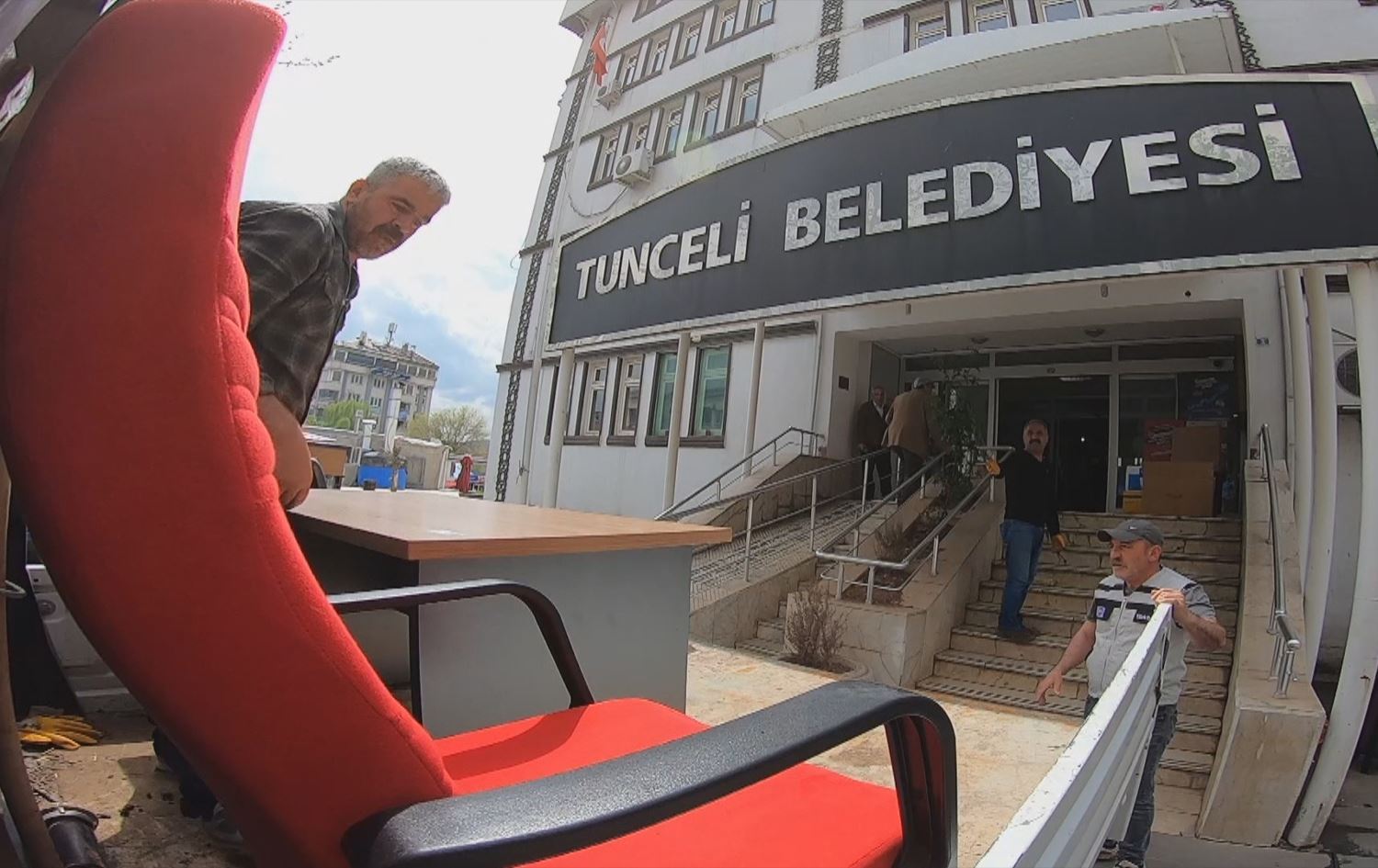 DEPREM- Çürük çıkan Dersim Belediyesi binası boşaltıldı