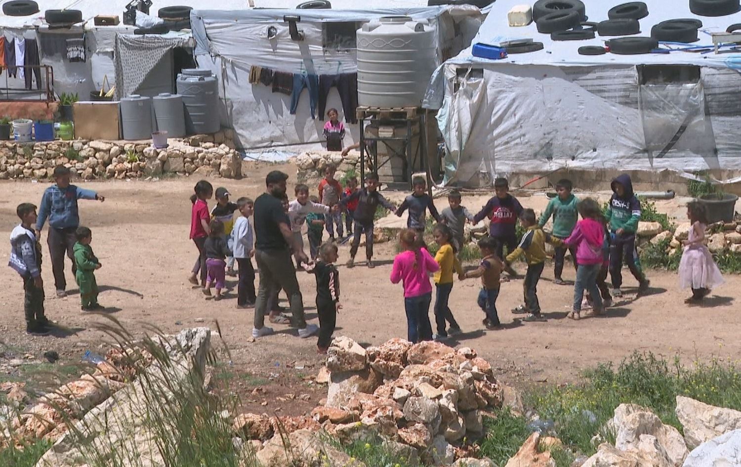 Libnan dixwaze koçberên Sûriyê vegerîne