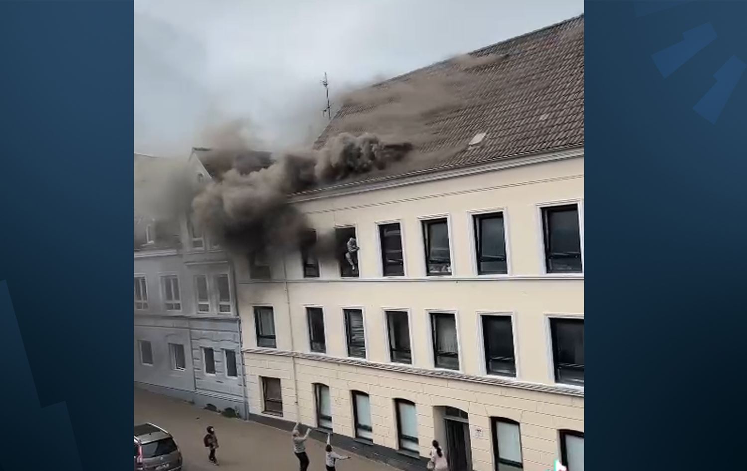 پۆلیسی ئەڵمانیا رێوشوێن لەدژی ئەوانە دەگرێتەبەر بەدیار ئاگرەکەی فلینسبۆرگەوە وەستابوون