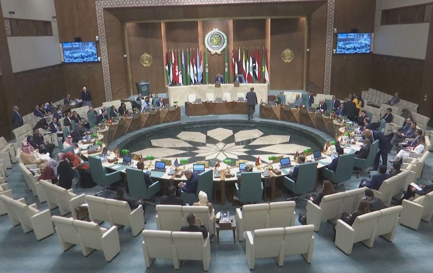 Komkara Erebî mijara vegera Sûriyê gotûbêj dike