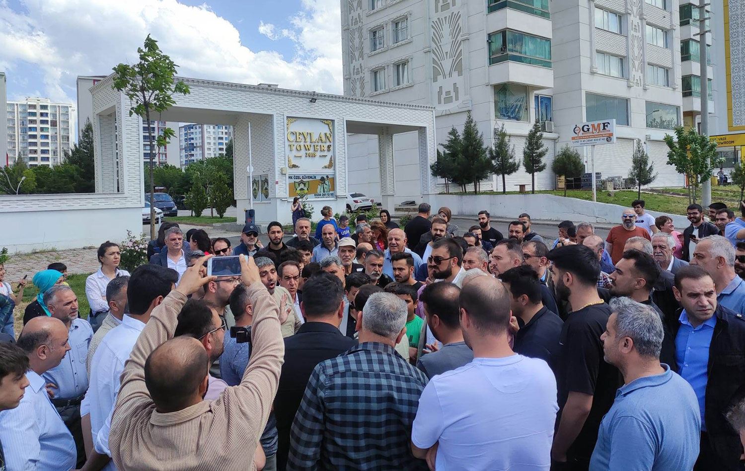 Diyarbakır Şehir Hastanesi inşaatında dinamit kullanılıyor, vatandaşlar ikinci depremi yaşıyor