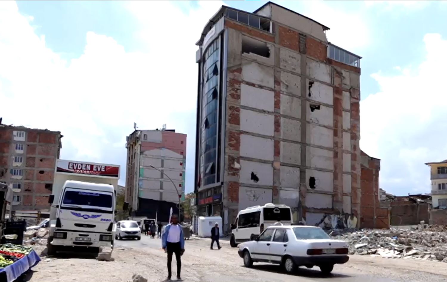 Li Meletiyê atmosfêra hilbijartinan nîne, rojeva sereke erdhej û debara jiyanê ye