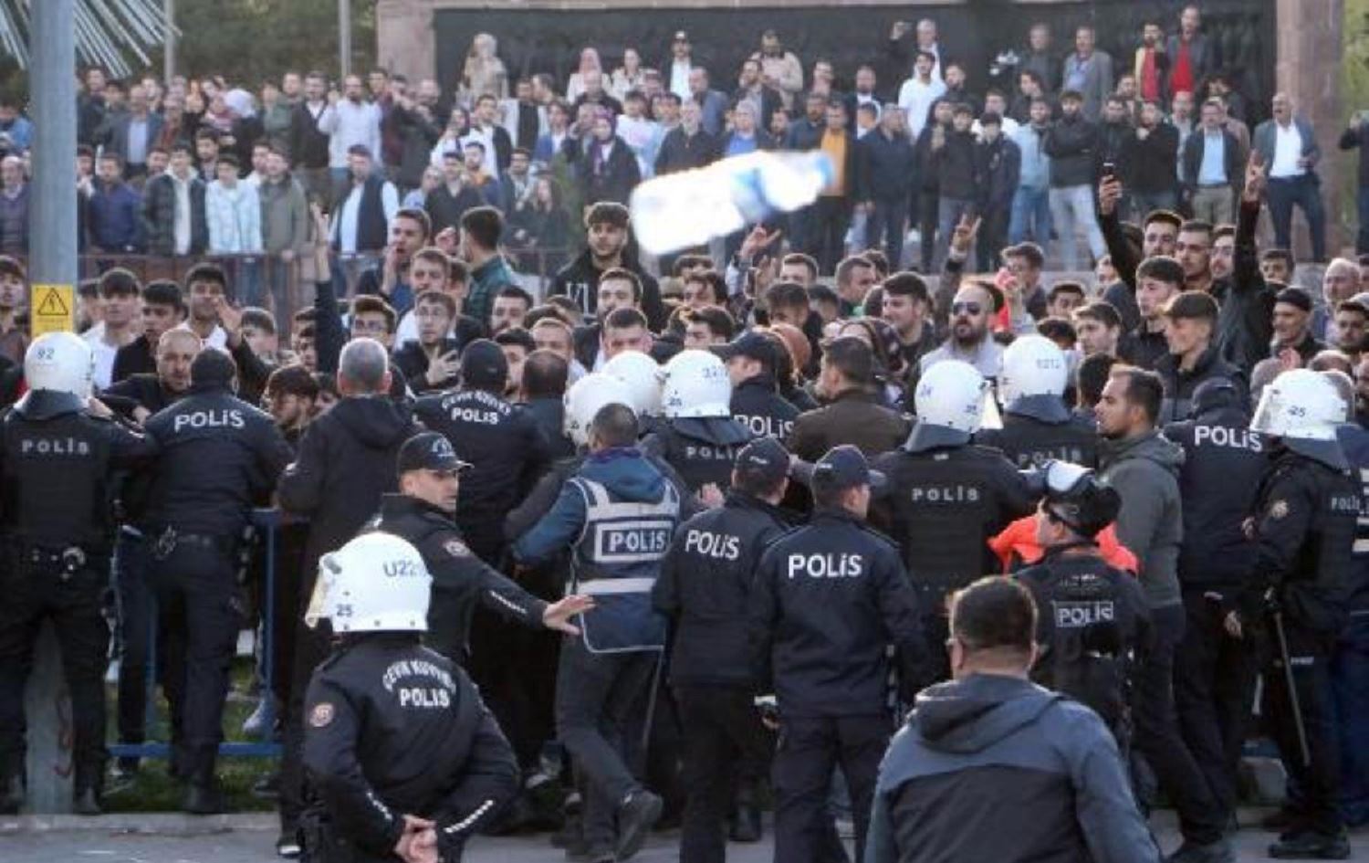 15 bergumanên ji ber êrişa li dijî Îmamoglu hatibûn desteserkirin hatin berdan