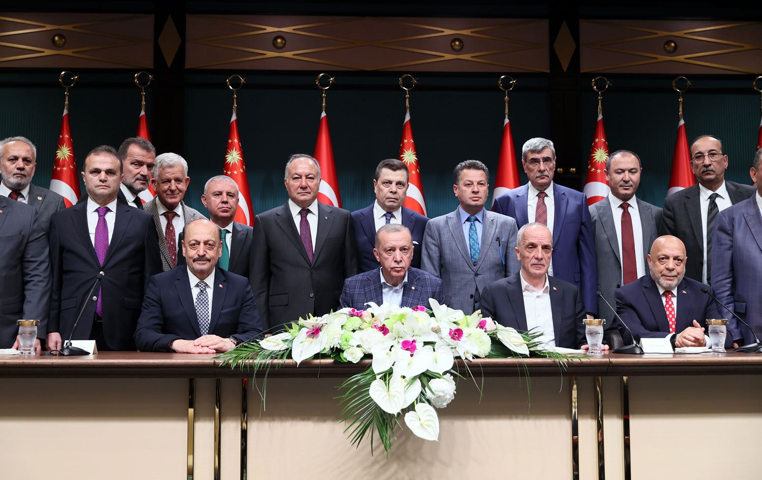 Erdoğan: En düşük kamu işçisi ücreti 15 bin liraya çıkıyor