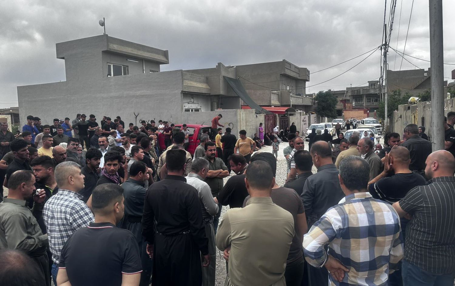 لە پردێ دایکێک دوای مردنی کوڕەکەی، کۆتایی بە ژیانی خۆی دەهێنێت