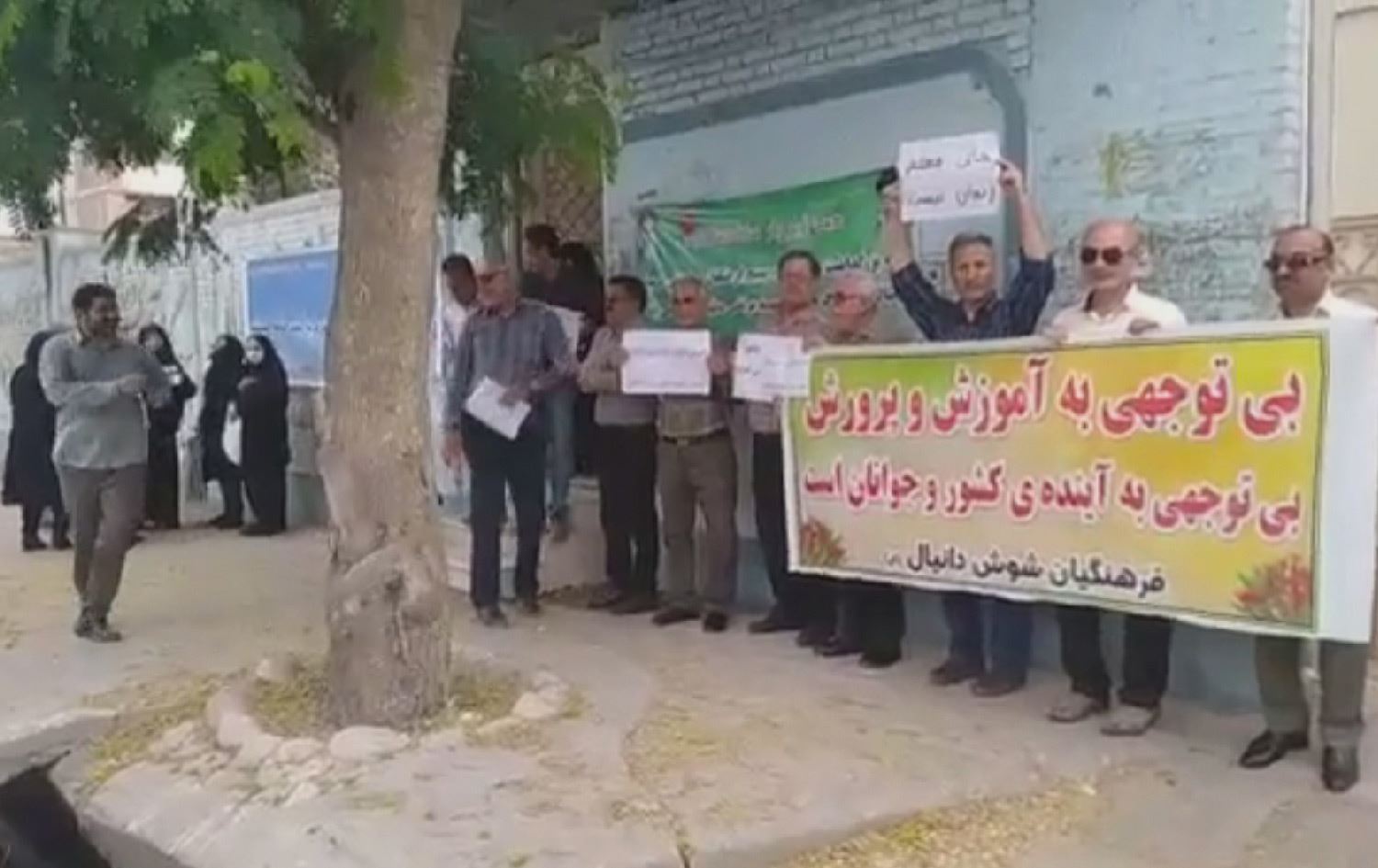 مامۆستایانی بەشێک لە قوتابخانەکانی رۆژهەڵاتی کوردستان و ئێران گردبوونەوە