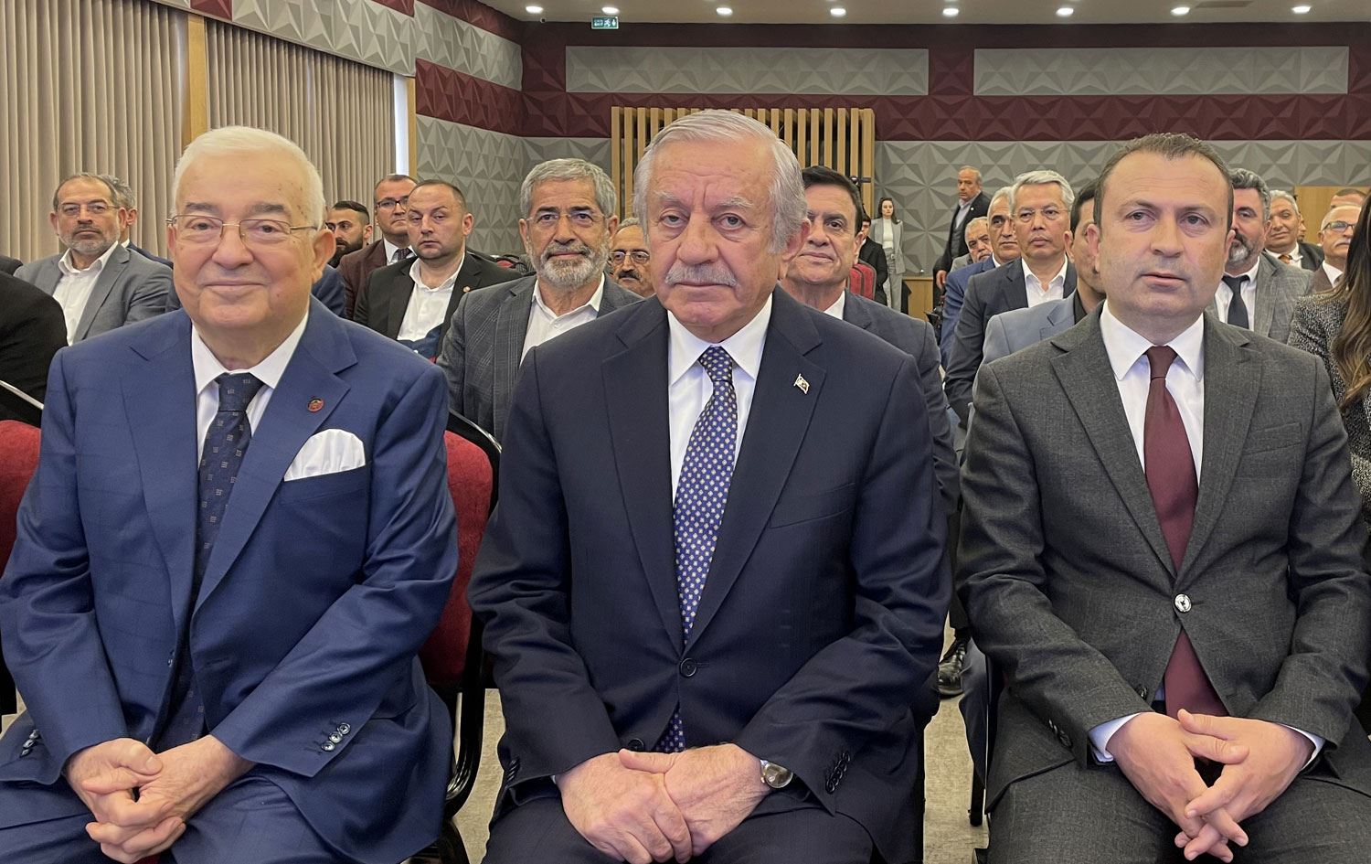 MHP’li Adan Anayasa Mahkemesi'nin kapatılmasını istedi, gerekçe HDP