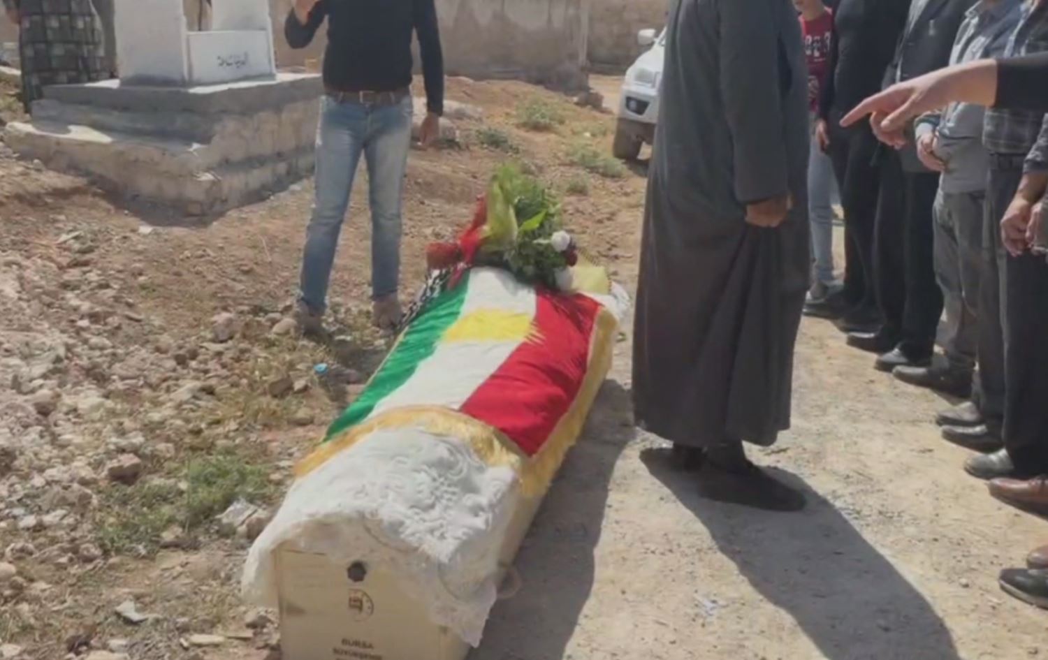 Termê koçberê Efrînî yê ku di deryayê de xeniqîbû hate veşartin