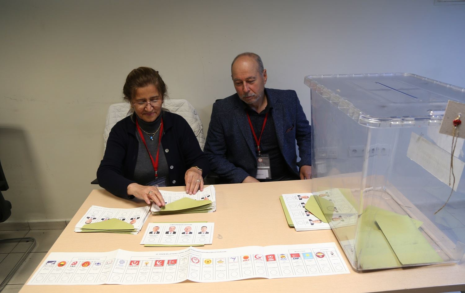 Cihên serokên partiyên siyasî dengên xwe bidin eşkere bûn