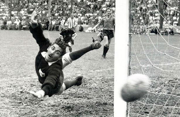 ڤیدیۆ؛ گۆڵپارێزە بەنێوبانگەکەی مەکسیک کۆچی دواییکرد