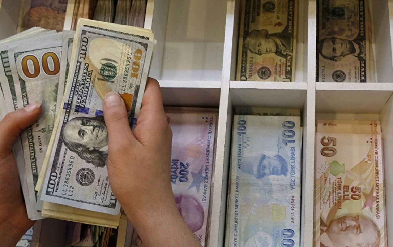 Dolarê Amerîkî 19,72 lîreyên Tirkî derbas kir