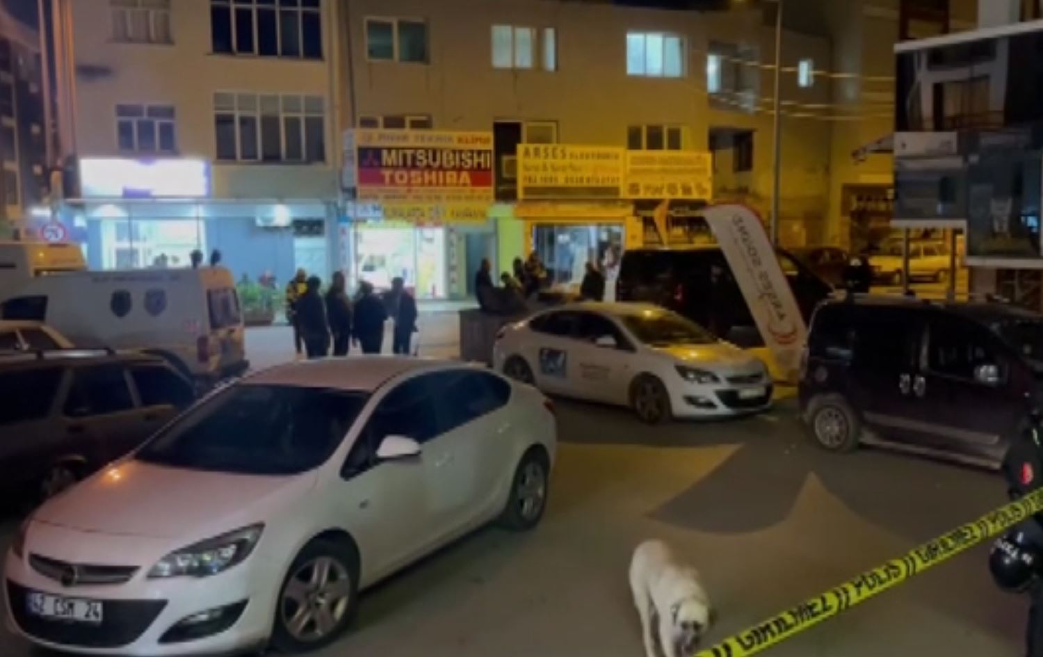 Li Îzmirê şerê çekdarî: Herî kêm 5 kuştî hene