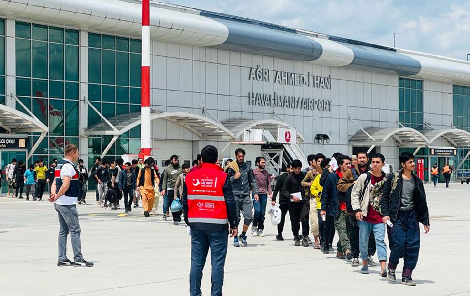 227 göçmen Ağrı'dan uçakla Afganistan’a gönderildi