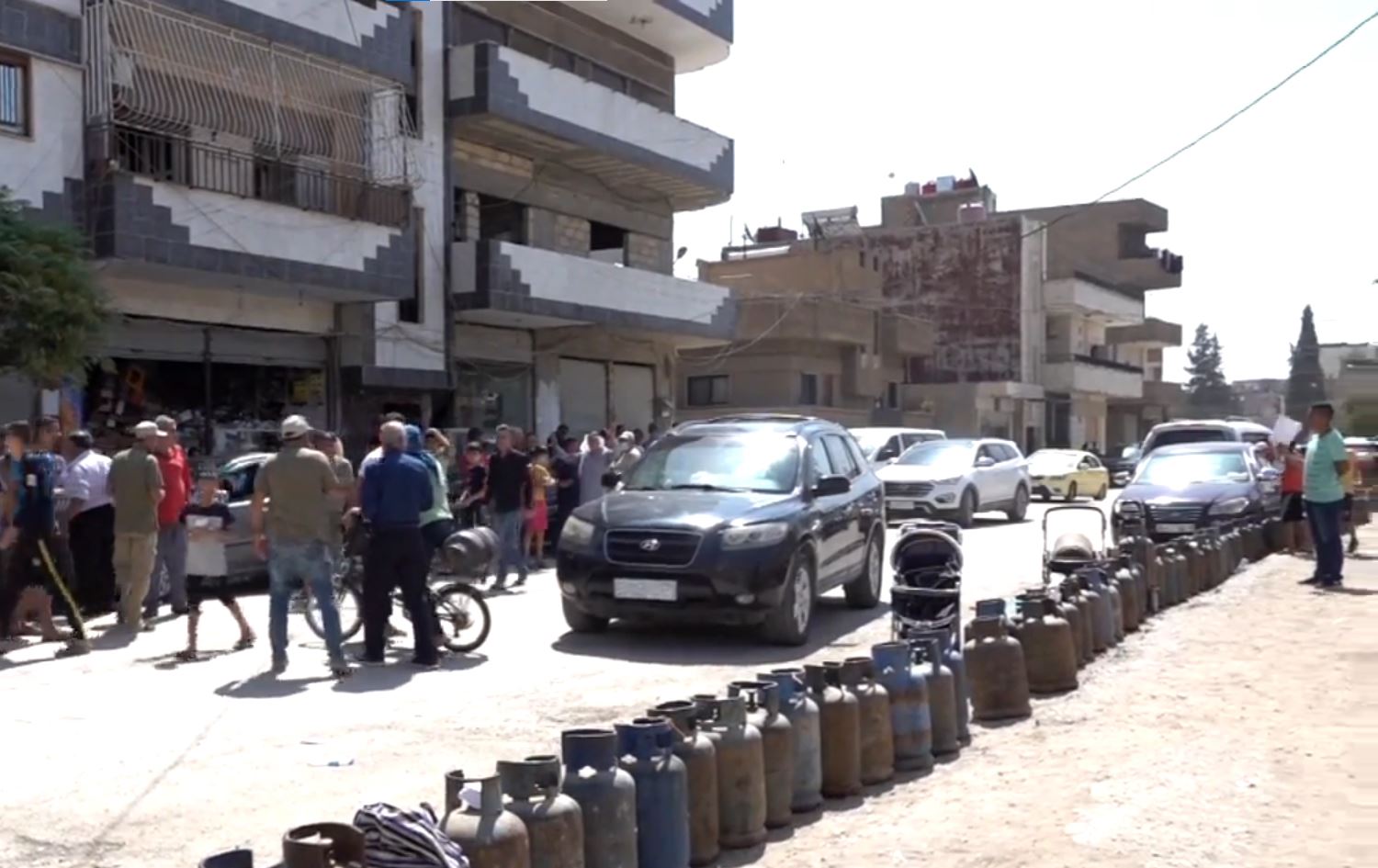 Xelkê Rojavayê Kurdistanê gazinan ji kêmbûna gaza malan dike