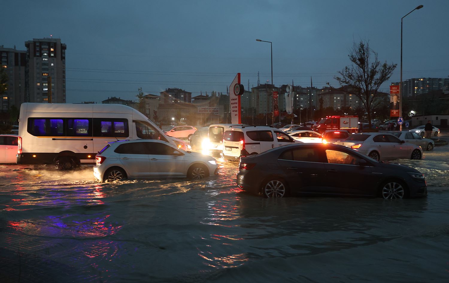 Li Enqerê ji ber barana gur rê hat girtin