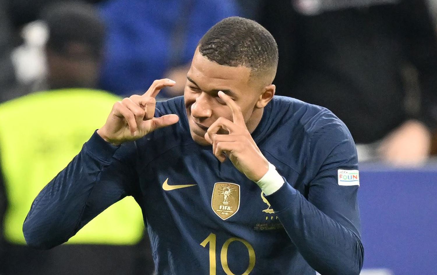 مبابي يرشح لاعبين لخلافة ميسي في باريس